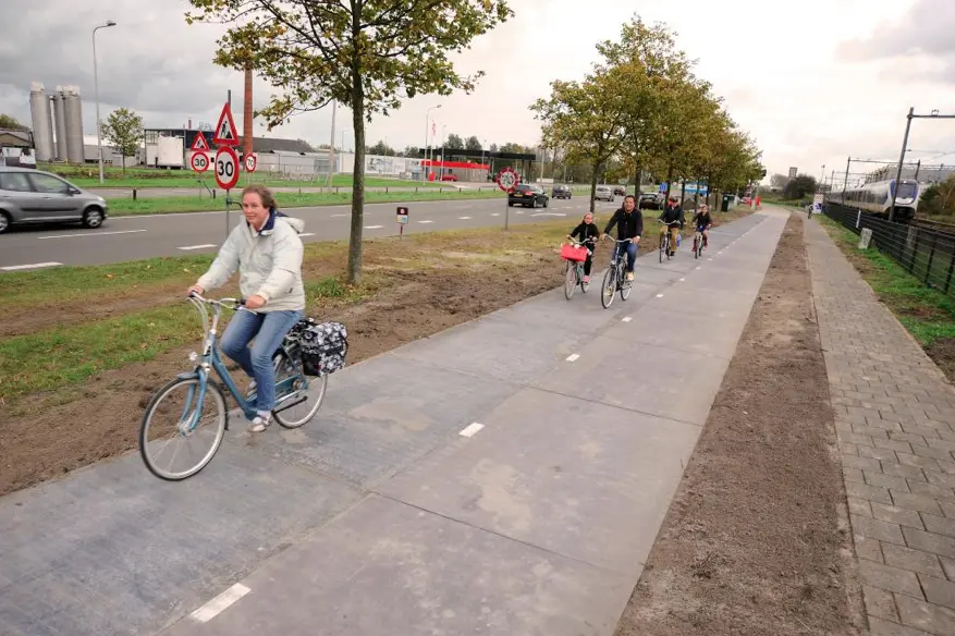 ciclovia solar Holanda 1 archdaily