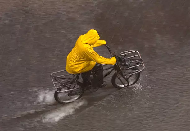 consejos para salir en bici cuando llueve 10